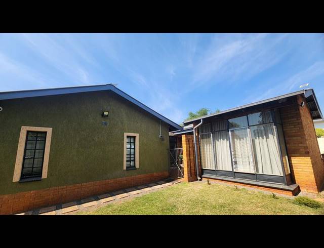 4 BEDROOM HOUSE FOR SALE IN SINOVILLE